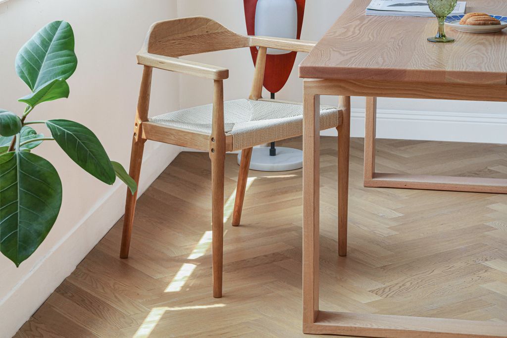 LIM HOME | Papierkordel Essstuhl aus massivem Eichenholz Produktbild 4
