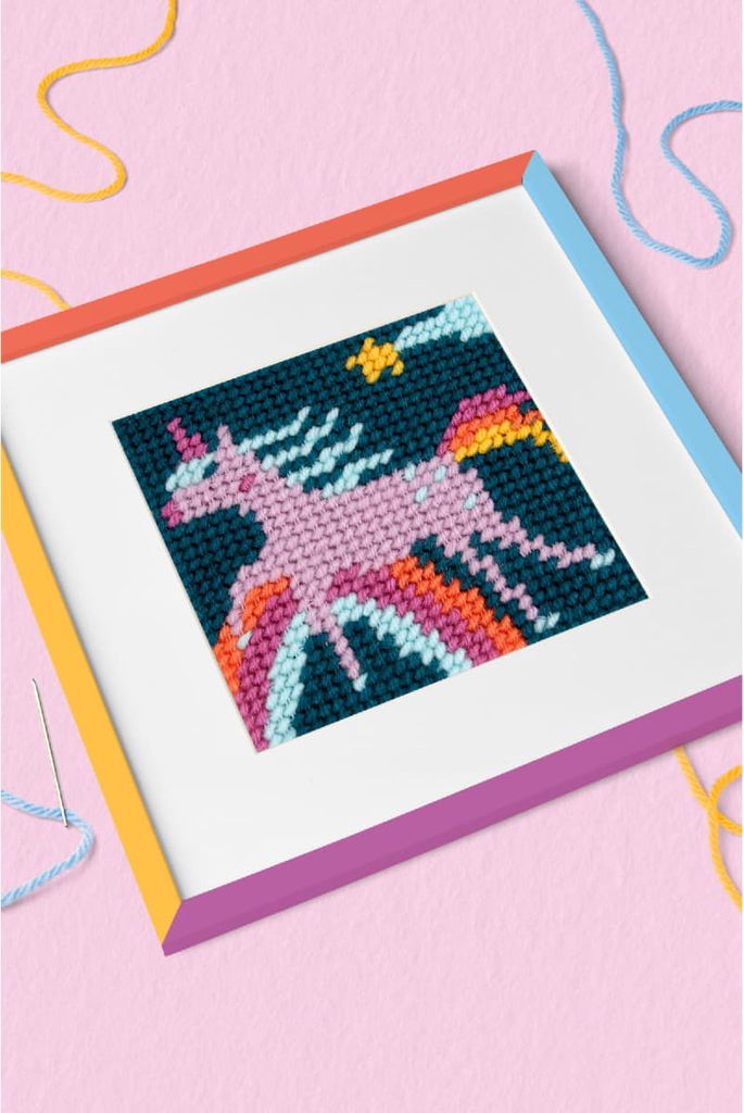 DMC Gobelin Stickset "Regenbogen-Einhorn", vorbedruckt, Produktbild 2