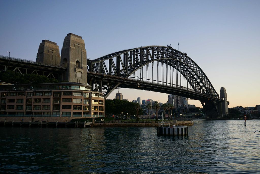 hansepuzzle 12537 - Hafen-Brücke Sydney Puzzle, 2000 Teile, Gebäude, 90,0 x 60,0cm mit hochwertiger Aufbewahrung, Kartonbox & Beutel