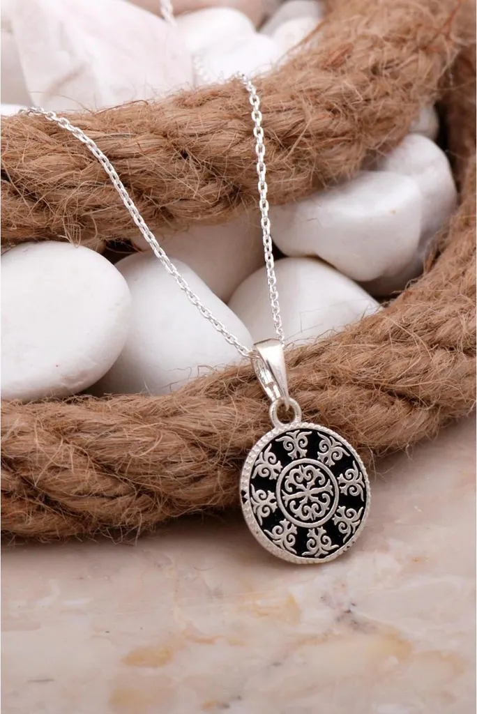 Collier Anadolu en argent massif avec pendentif rond design filigrane