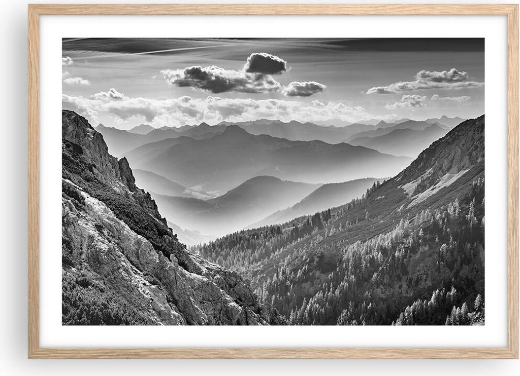 Gerahmtes Poster - Rahmen in heller Eiche - Schwarzweiß Landschaft Berge - 70x50 cm - Wand Bild - Wanddeko - Wandbilder - Kunstposter - Wandposter...