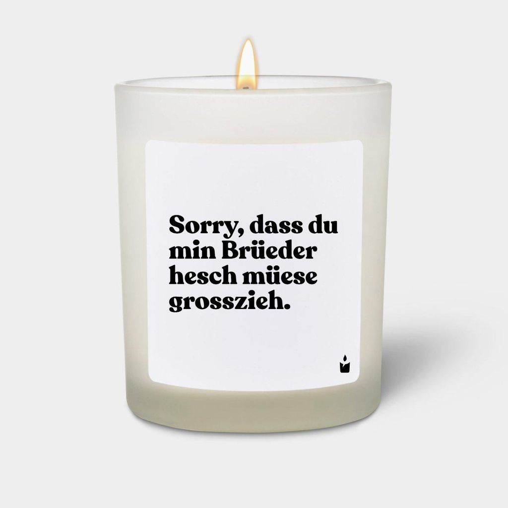 ChattyCandles Duftkerze Weiss Flowery Sorry, dass du min Brüeder hesch müese grosszieh.