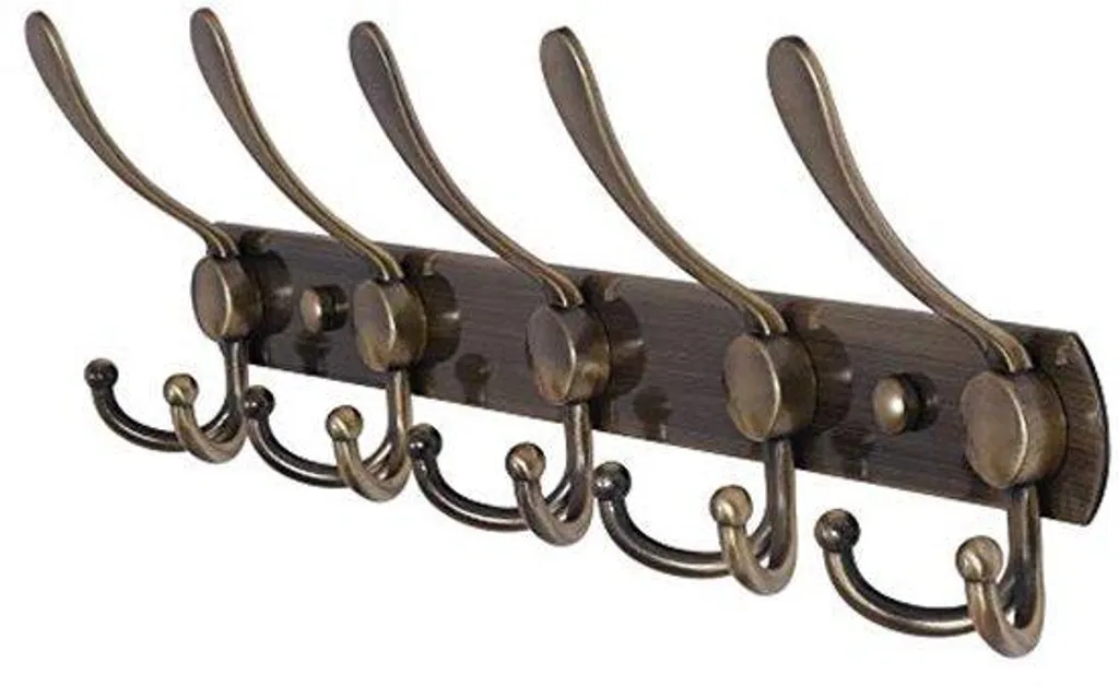 Gagnez de la place avec cette barre de traction murale 5 crochets bronze