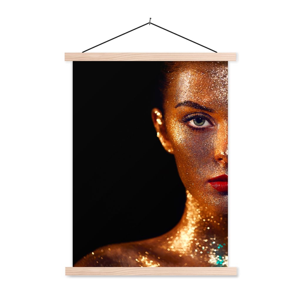 MuchoWow Textilposter Make-up - Gold - Frau - Luxus - Glitzer - Kunst 60x80 cm mit holzfarbenen Rahmen - Wandbild