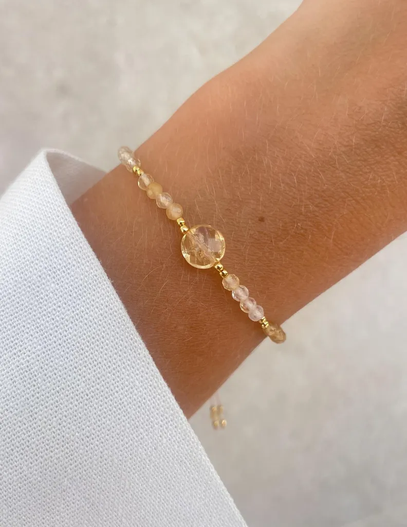 Bracelet lithothérapie en pierres de citrine véritable et fil doré