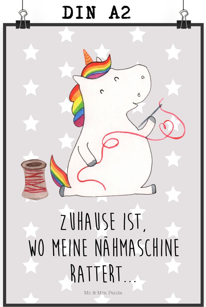 Mr. & Mrs. Panda Bild Einhorn Näherin DIN A2 - Grau Pastell - Geschenk, drucke, Unicorn, Häkeln, wanddeko, Stricken, Einhörner, Freundin, Wandsc...