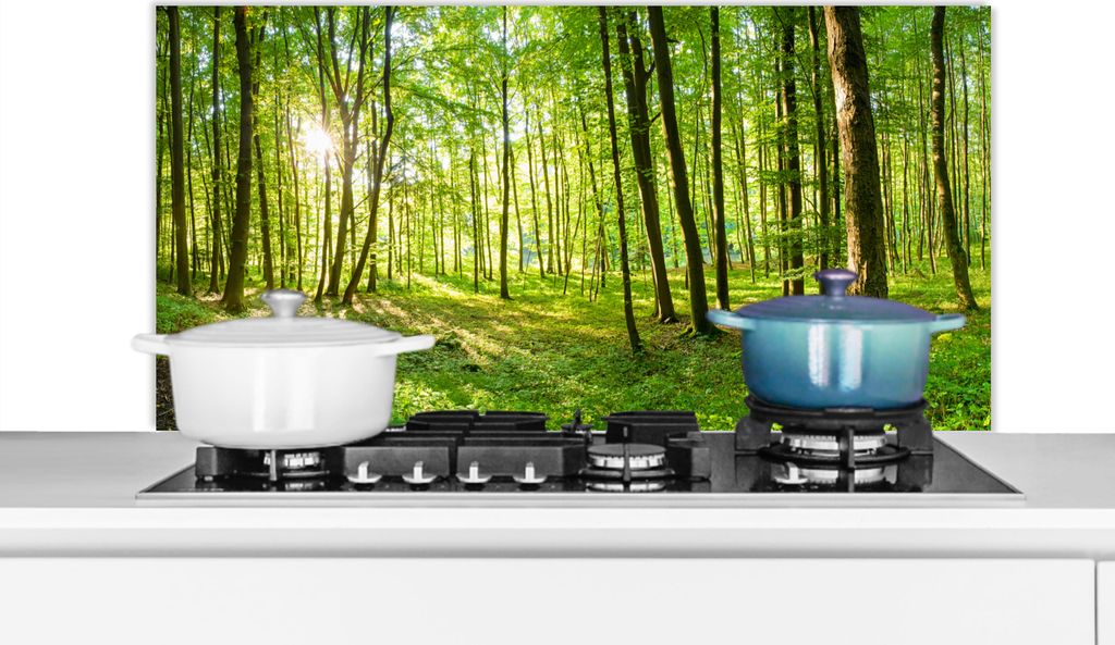 KitchenYeah Spritzschutz Küche - Küchenrückwand - Wandschutz für Herd und Spüle - Natur - Bäume - Wald - Grün - Sonnenlicht 100x50 - Alu-...