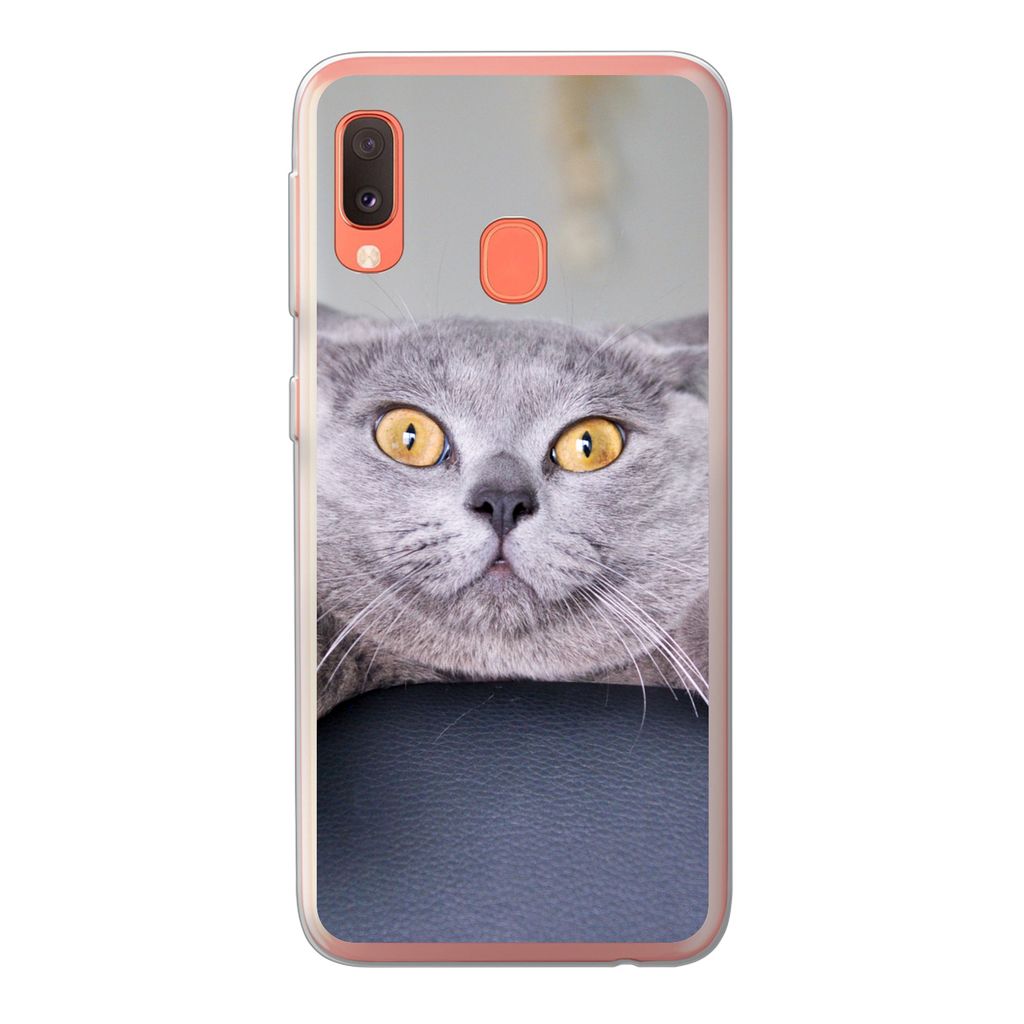 MuchoWow Handyhülle Schutzhülle Hülle für Samsung Galaxy A20e Katze - Angst - Stuhl Silikon Softcase Handy Hülle - Abdeckung