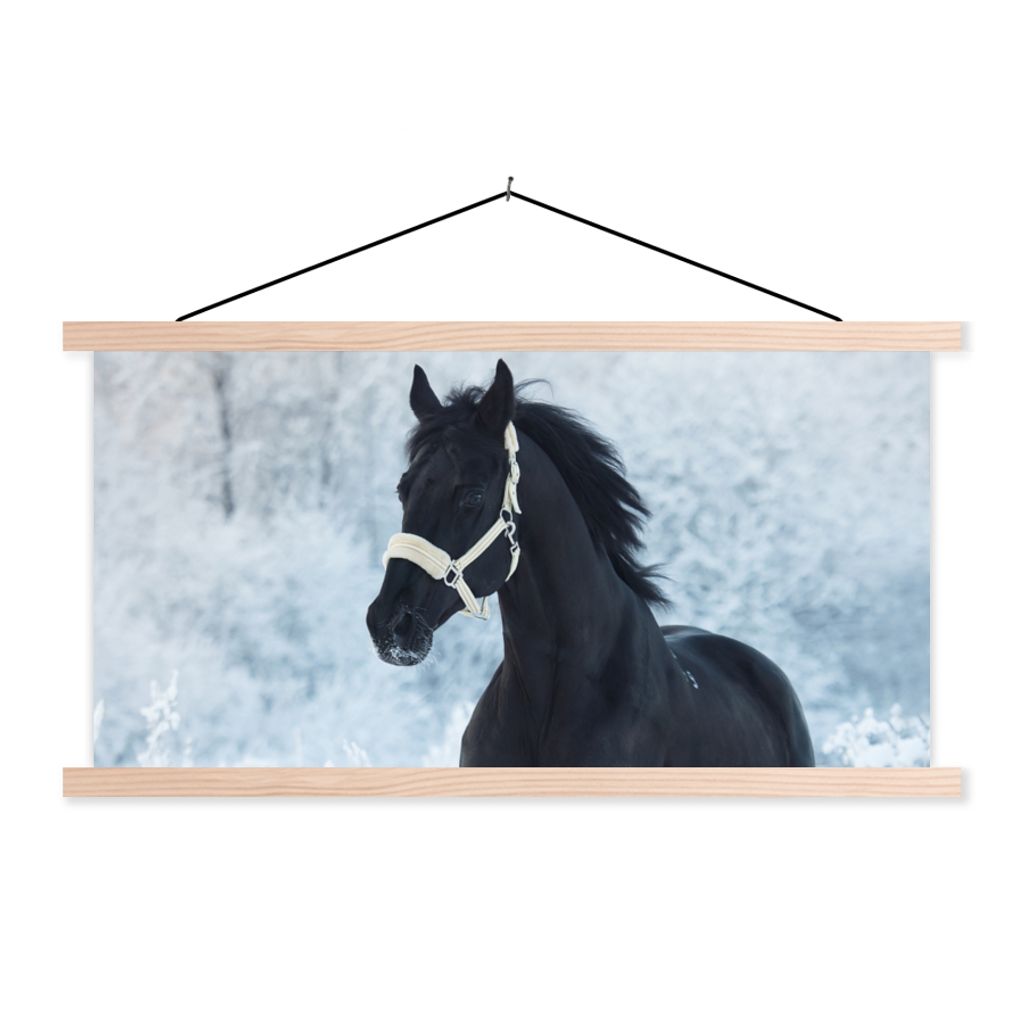 MuchoWow Textilposter Pferd - Schnee - Wald 150x75 cm mit holzfarbenen Rahmen - Plakate