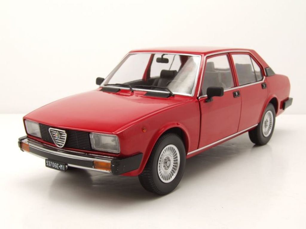 Modèle réduit Alfa Romeo - Alfetta Berlina 2000l 1978 - Argent 749 1/18