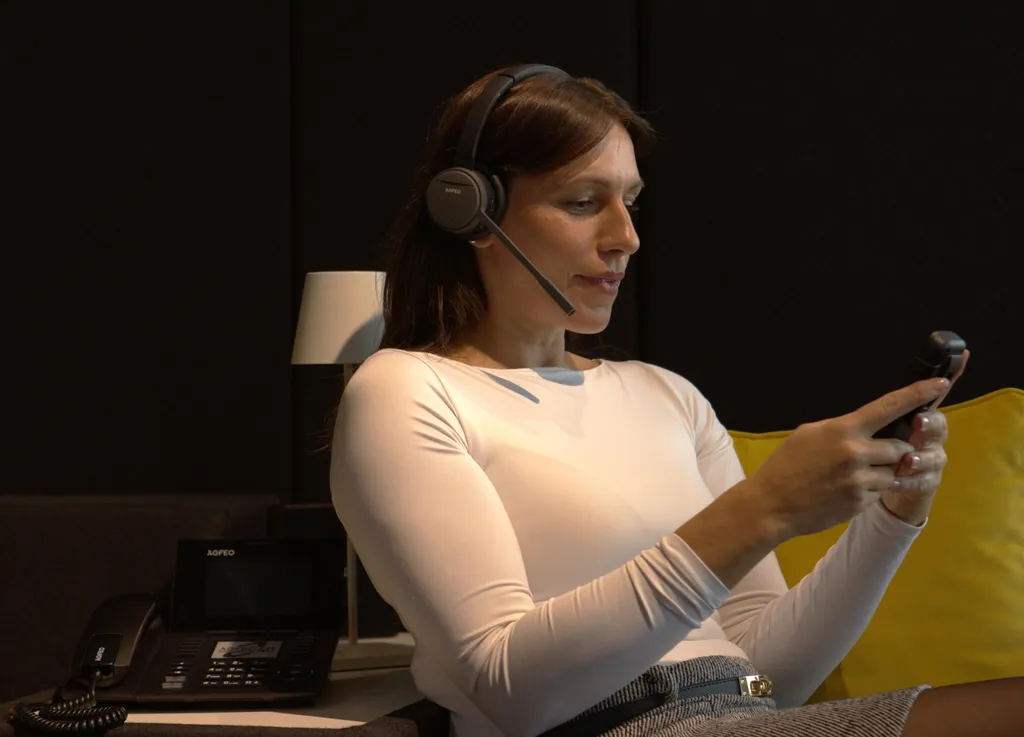 Éliminez les bruits ambiants avec le casque AGFEO Infinity Mono DECT pro