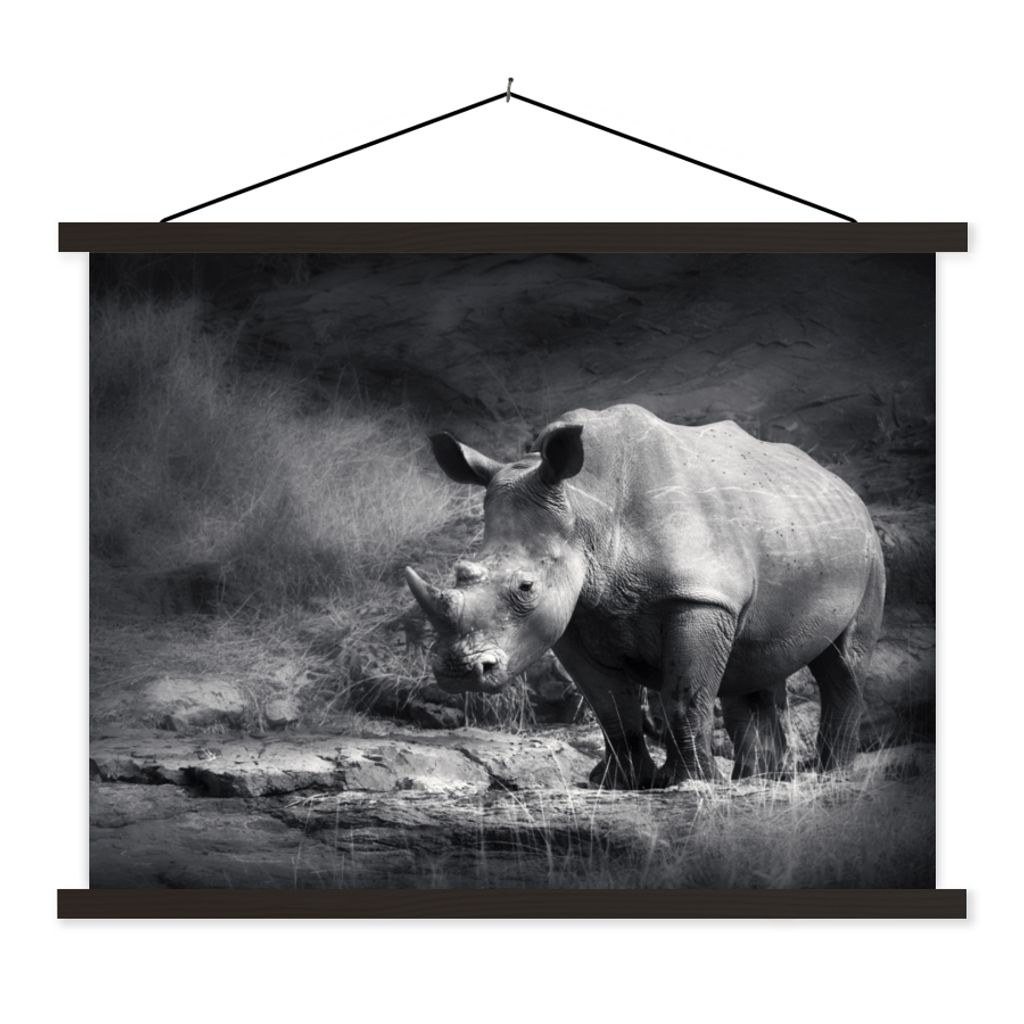 MuchoWow Textilposter Rhinozeros - Natur - Gras - Schwarz - Weiß 60x45 cm mit schwarzem Rahmen - Poster Schlafzimmer