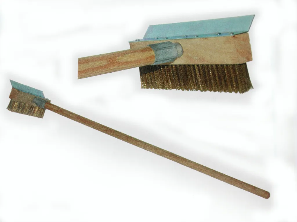 Brosse four à bois en laiton - Élimine cendres et résidus sans rayer