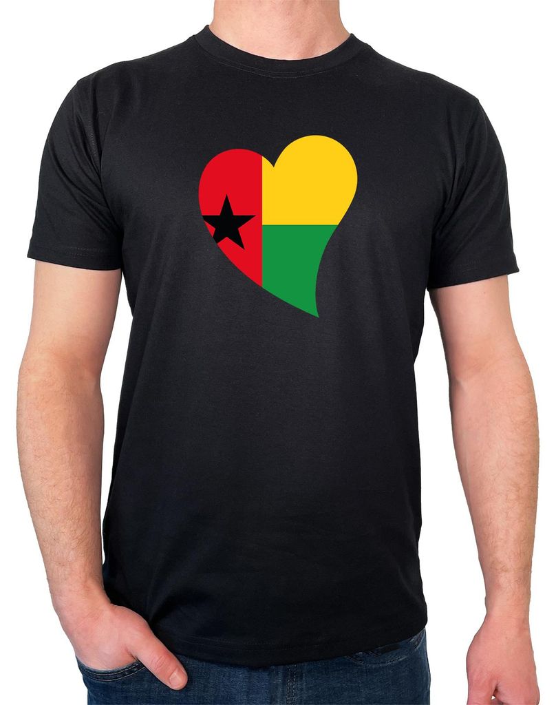 Huuraa Herren T-Shirt Guinea-Bissau Flagge Herz M Black Bio Baumwolle Fairtrade Herrenshirt Geschenkidee