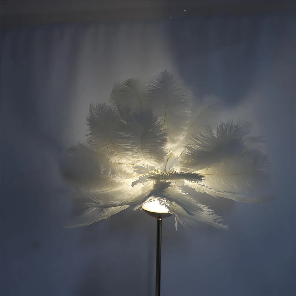 Luminaire sur pied design plume d'autruche et fer forgé blanc avec USB - 4