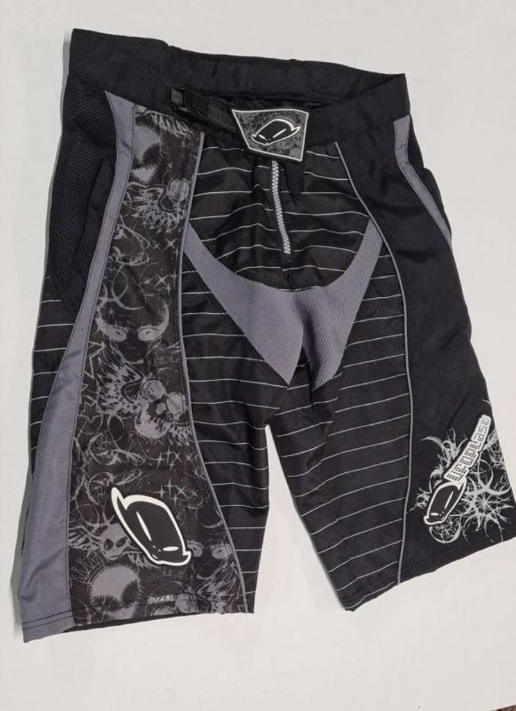 UFO Plast Alien Herren Herren Kurze Hose Gr.48/30 Schwarz/Silber