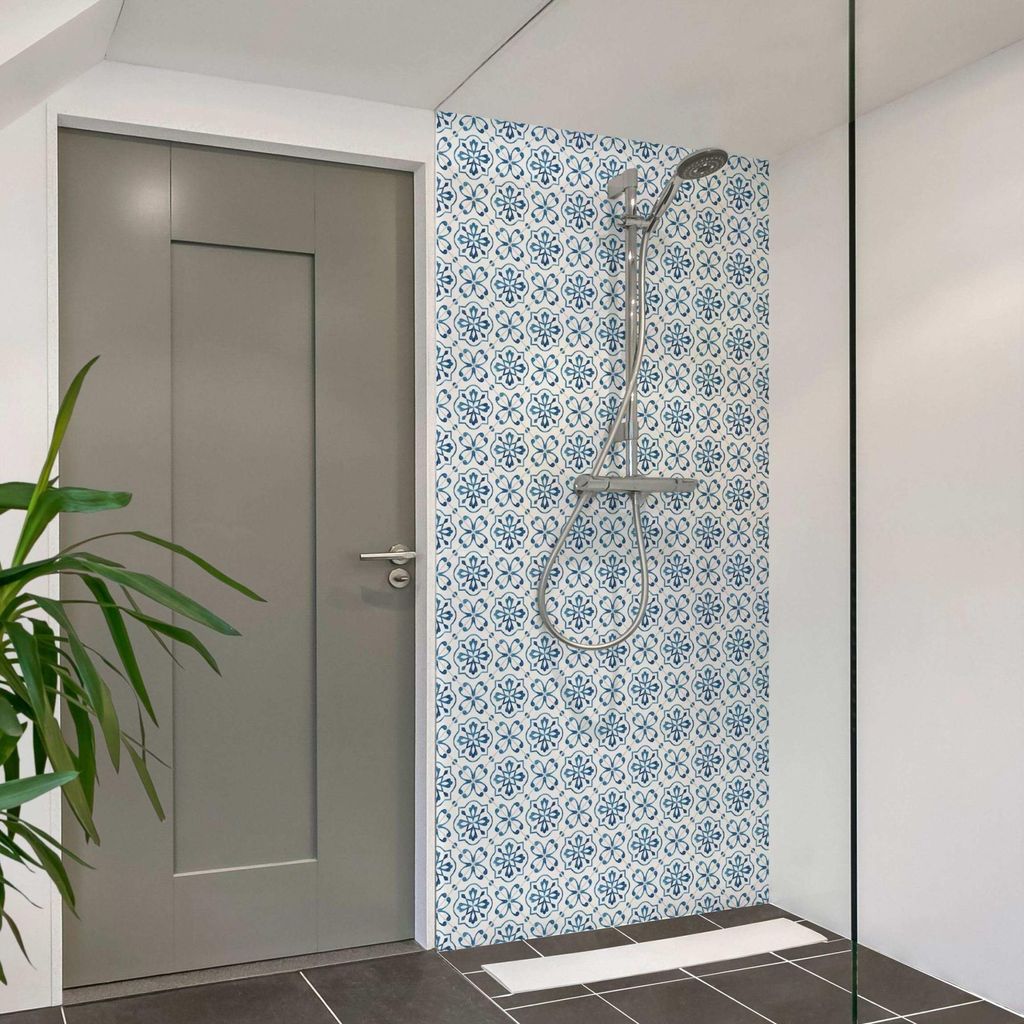 Duschrückwand Muster selbstklebend - 0.35 mm Wandpaneel wasserfest Ornament blau Fliesenoptik Badrückwand fugenlos Smart matt 80x210 cm