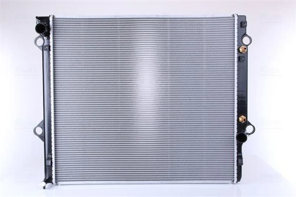 Radiateur moteur Nissens 646804 pour Land Cruiser OE 1640067230 Fiable