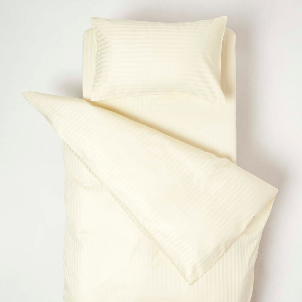 HOMESCAPES Kinderbettwäsche, gelb mit Satin-Streifen, 100% Baumwolle Fadendichte 330