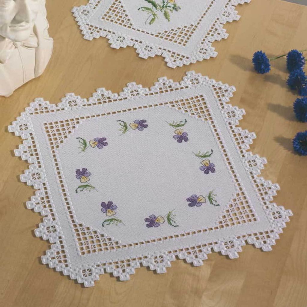 Permin Hardanger Tischdecke Stickpackung "Hardanger Veilchen", Zählmuster, 39x39cm, 10-2853