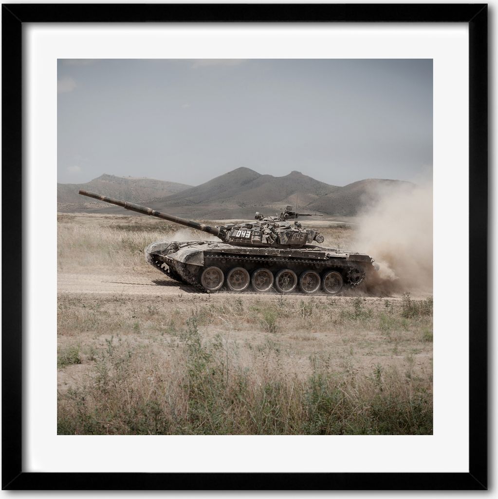 Bild - 50 cm x 50 cm - MDF - Rahmen, Wandkunst - Tank in der Wüste