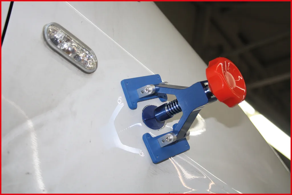 Débosselage sans traces avec le coffret KS TOOLS 914.0065 11 pièces