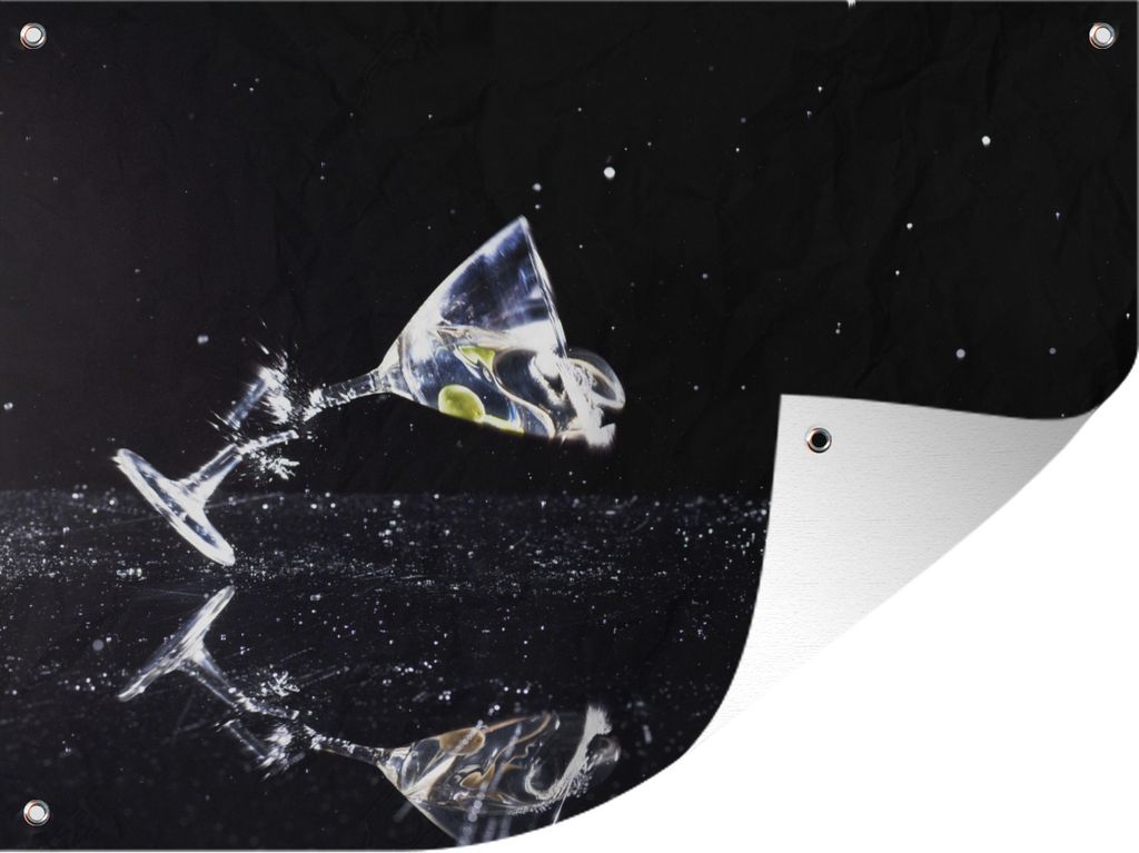 MuchoWow 80x60 cm Outdoor-Poster Gartendeko Sichtschutz Garten Poster für den Garten Martini-Glas, das am Stiel zerbricht, auf schwarzem Hinter...