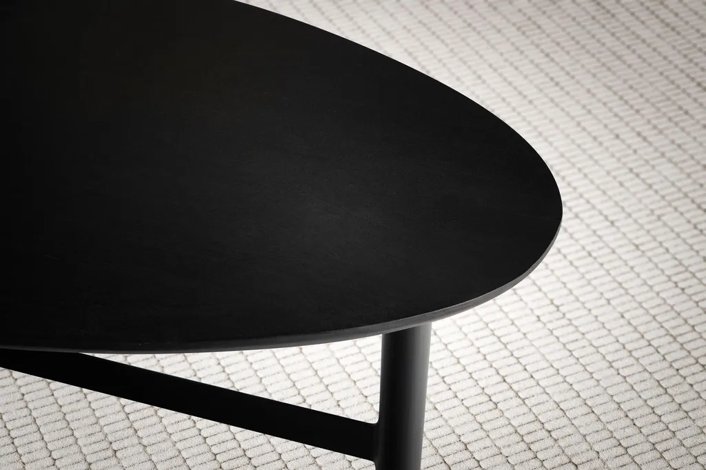 Table basse en manguier massif 86 cm avec structure métal noir robuste