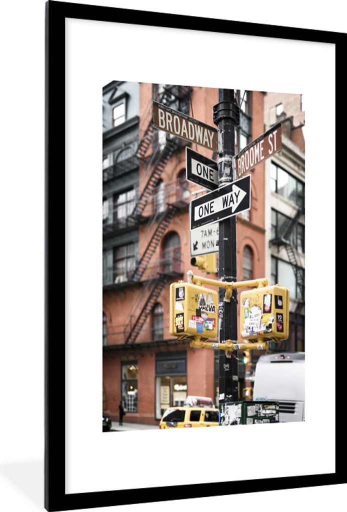 MuchoWow MuchoWow Gerahmtes Poster Straßenschilder in New York 60x90 cm - Poster mit zchwarzem Bilderrahmen - Dekoration - Wandposter Wohnzimm...