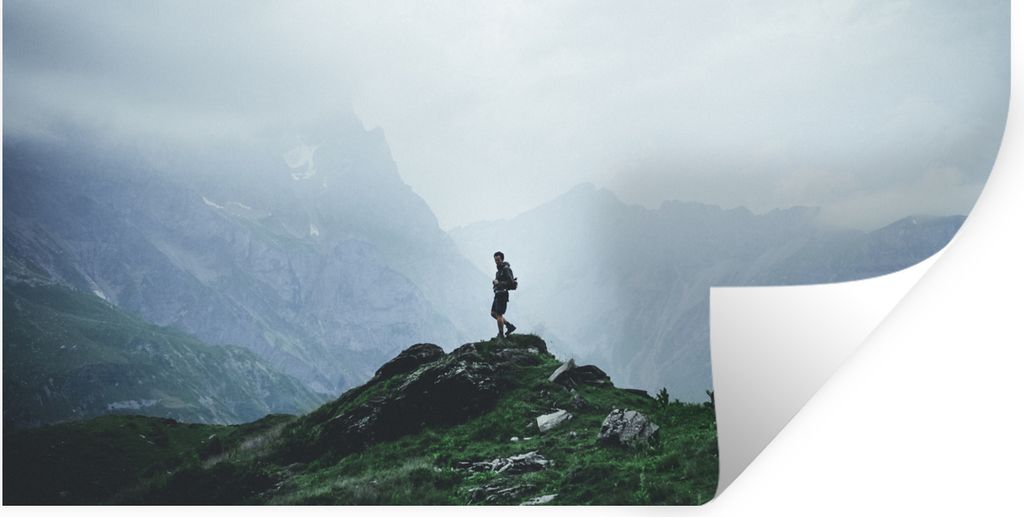 MuchoWow Wandtattoo Wandsticker Wandaufkleber Einsamer Wanderer in den Schweizer Alpen 80x40 cm Selbstklebend und Repositionierbar - Aufkleber