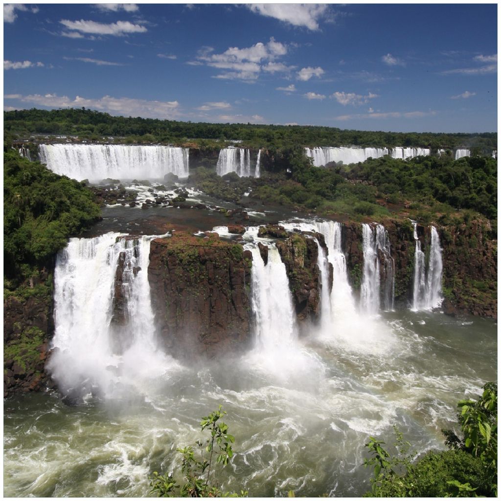 Wallario Premium Glasbild, freischwebende Optik, kräftige Farben, Größe 30 x 30 cm Motiv Iguazu-Wasserfälle