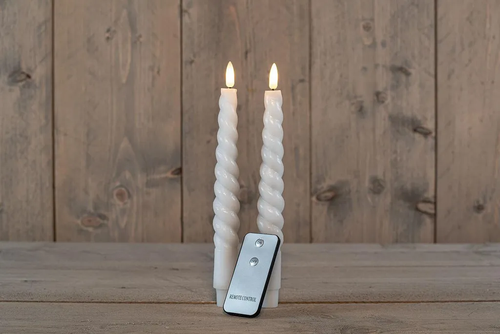 Bougie LED sans Flamme 23cm Blanche Torsadée : Sécurité et Élégance