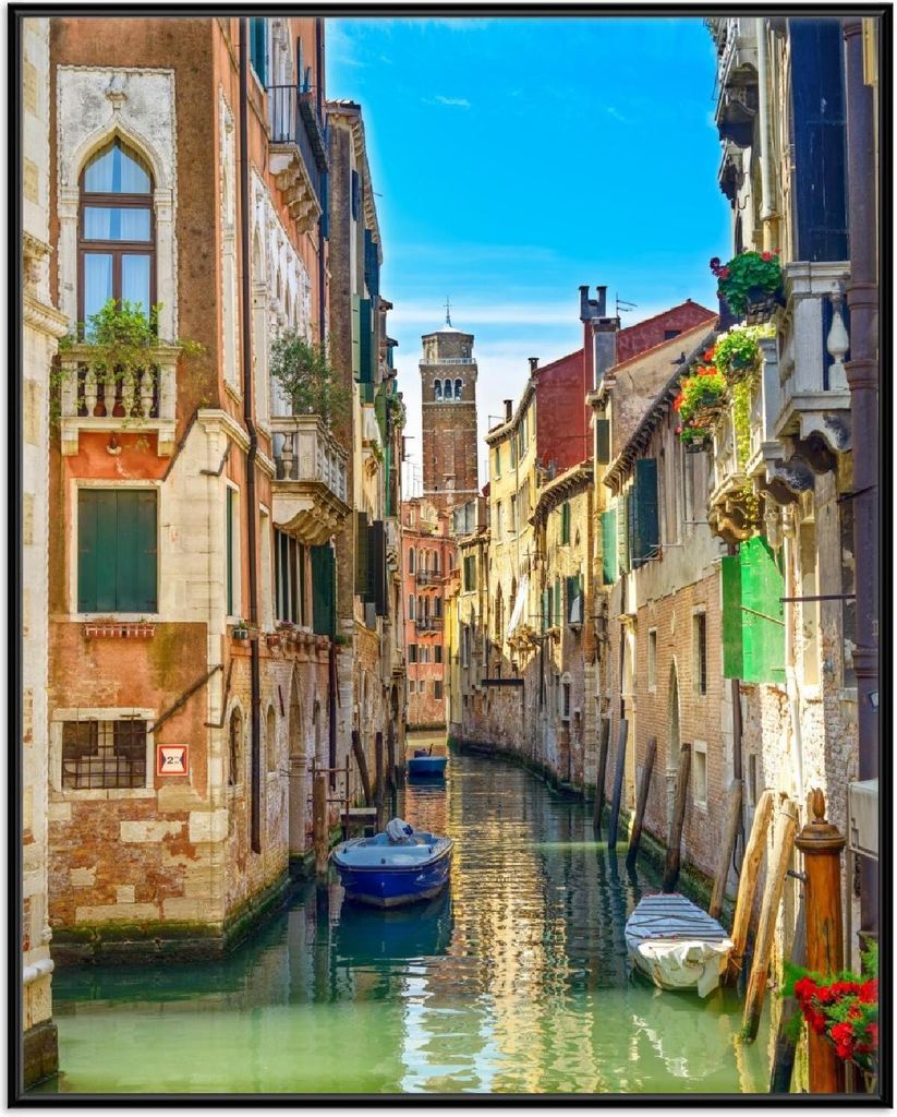 Wallario Wandbild Urlaub in Venedig Kanal zwischen bunten Häusern, Größe: 40,30 x 50,30 cm, Poster mit schwarzem Aluminiumrahmen