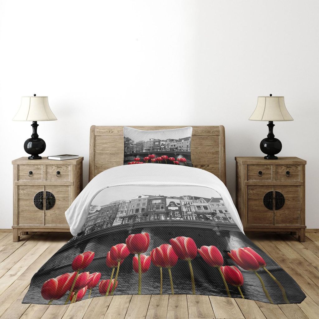 ABAKUHAUS Schwarz und weiß Tagesdecke Set, Monochrom Foto von Amsterdam Kanal mit Tulpen und Häusern, 170 x 220 cm, Schwarz Weiß und Rot
