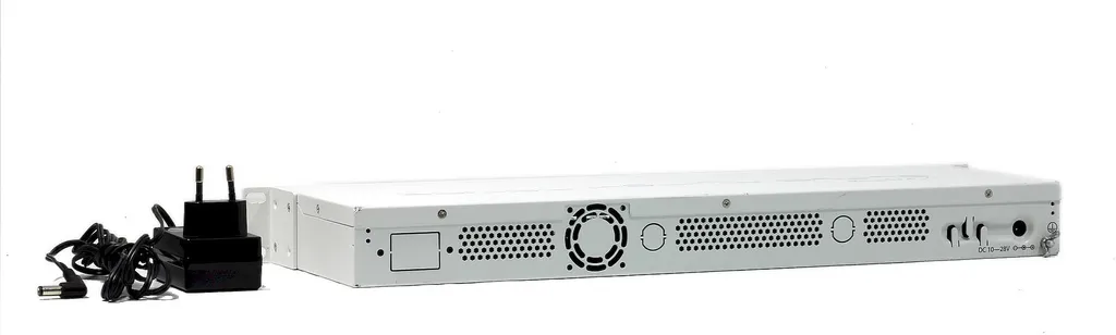 Switch Rackable 24 Ports avec 2 SFP+ 10G MikroTik CSS326-24G-2S+RM