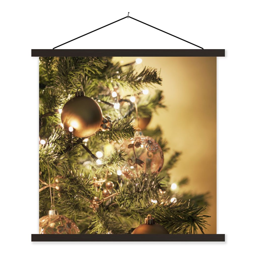 MuchoWow Textilposter Ein Weihnachtsbaum mit bunten Kugeln 40x40 cm mit schwarzem Rahmen - Fotos
