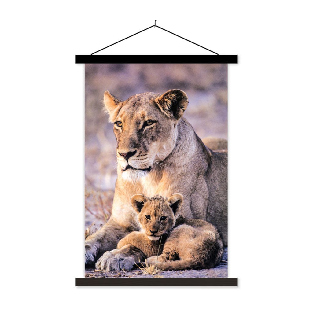MuchoWow Textilposter Löwin - Löwe - Junges 60x90 cm mit schwarzem Rahmen - Poster Wohnzimmer