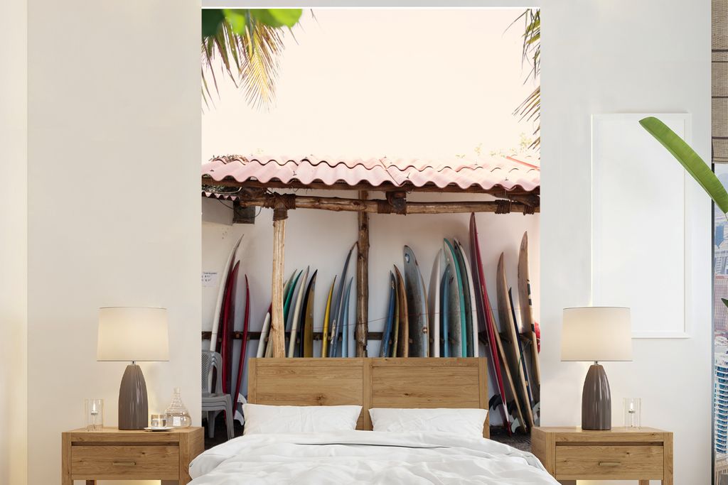MuchoWow Fototapete für Wohnzimmer oder Schlafzimmer Wandtapete Vinyl Motivtapete Ein Foto mit Dutzenden von Surfbrettern - 160x240 cm - Vinylta...