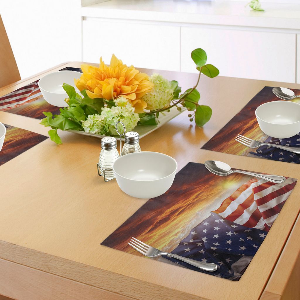 ABAKUHAUS Amerikanische Flagge Platzmatten, Flagge vor Sonnenuntergang-Himmel mit Horizont-Amerika Union Idyllic Fotografie, Tiscjdeco aus Farbfest...