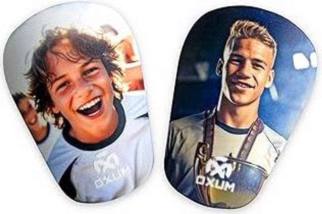 Personalisierte Mini-Fußball-Schienbeinschoner für Kinder & Erwachsene – Mit Nummer, Foto, Name & Wappen. Inkl. Geschenkbeutel. Größe: M 10x6...