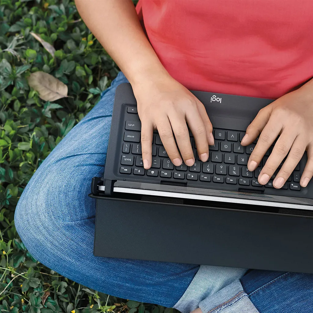 Logitech Universal Clavier et étui : protégez et tapez plus vite sur tablette - 14