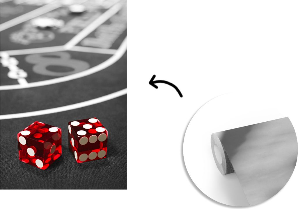 MuchoWow Fototapete für Wohnzimmer oder Schlafzimmer Wandtapete Vinyl Motivtapete Ein Schwarz-Weiß-Foto von einem Pokertisch mit roten Würfeln...