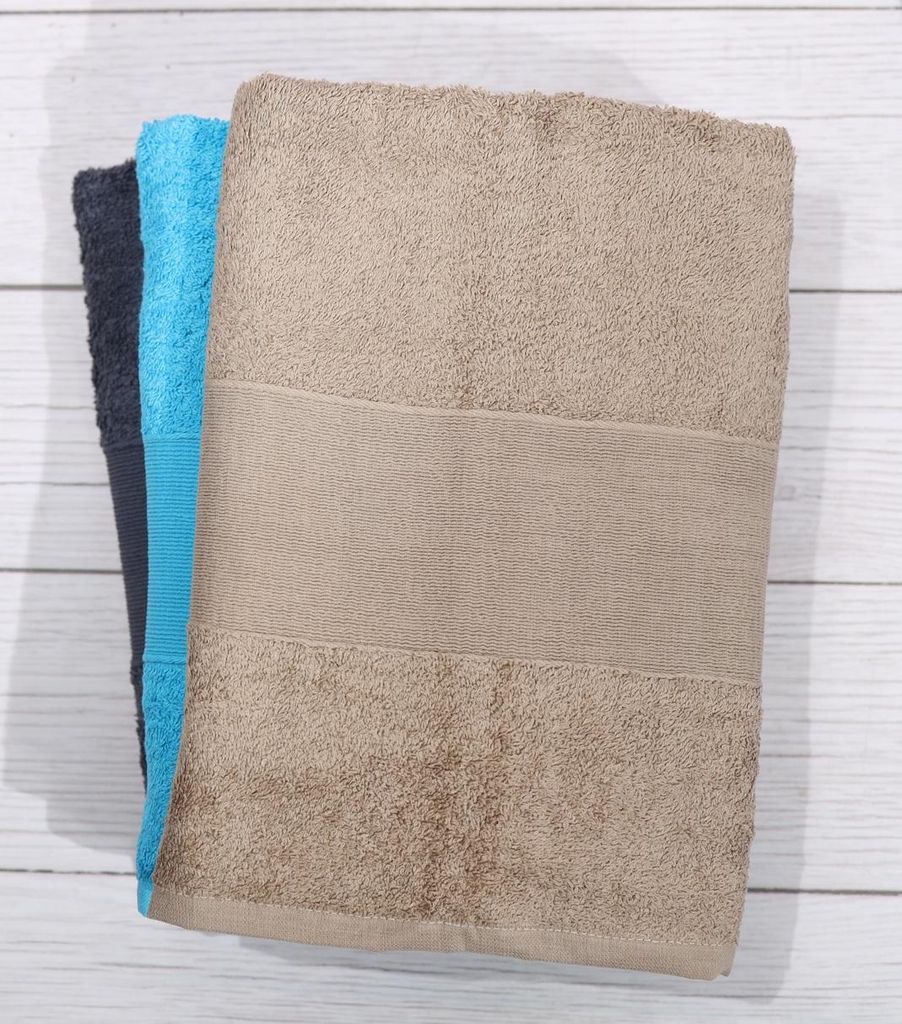 Personalisiertes Duschtuch 70 x 140 cm mit Namen und Wunschtext – besticktes Handtuch Beige mit Bordüre, 500 g/m²