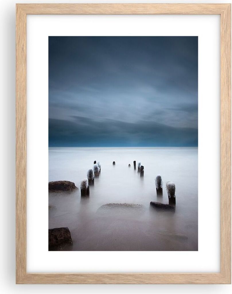 Gerahmtes Poster - Rahmen in heller Eiche - Wellenbrecher Nebel Nacht - 30x40 cm - Wand Bild - Wanddeko - Wandbilder - Kunstposter - Wandposter - B...