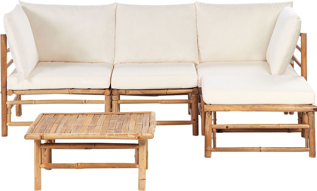 BELIANI Lounge Set 3-Teilig Hellbraun u. Cremeweiß Bambusholz 3-Sitzer Sofa mit Ottomane Couchtisch 9 Kissen Garten Terrasse Outdoor Ausstattung