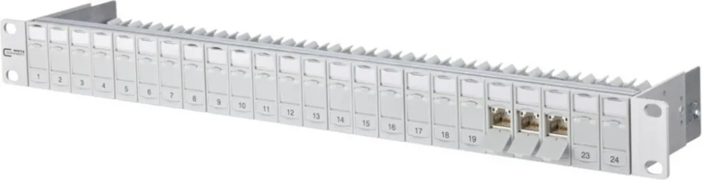 Aménager une Baie Informatique 10G avec le Panneau METZ CONNECT Cat6a