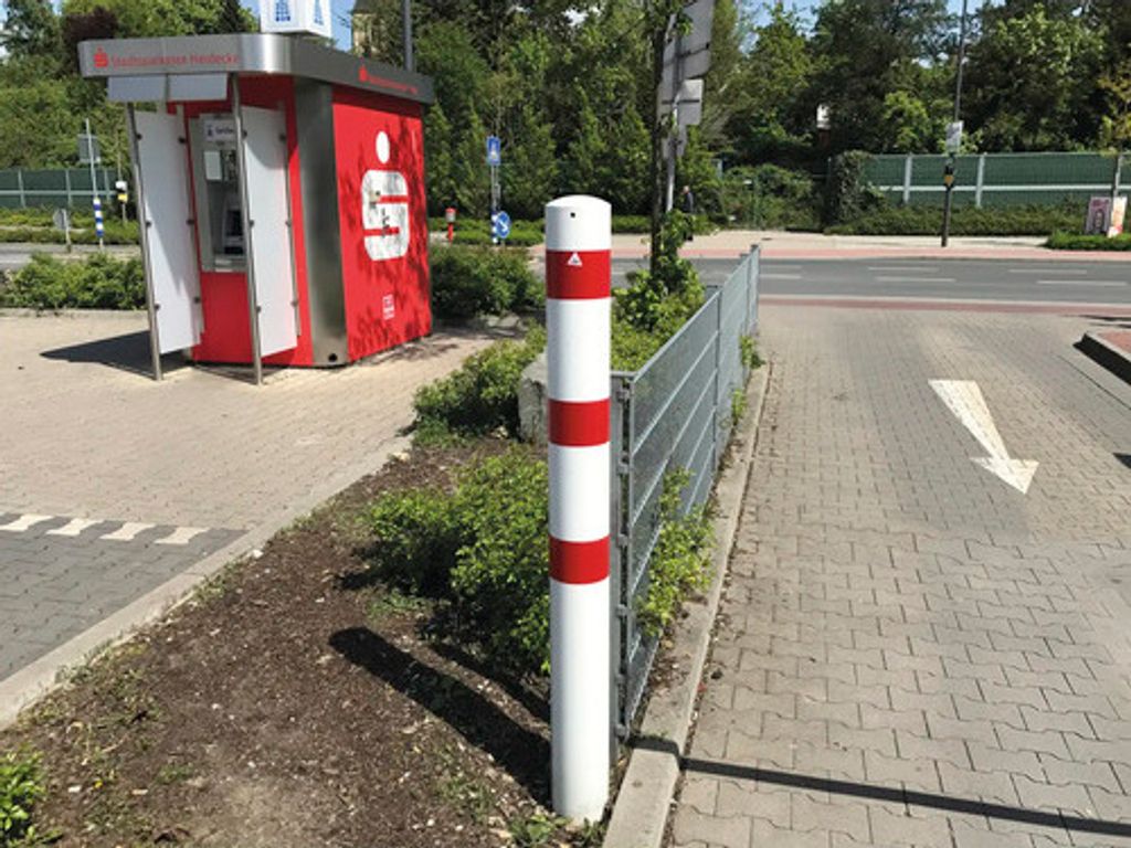 Schake Stahlrohrpoller ortsfest aus Stahlrohr verzinkt Ø193x3,2mm weiß mit rot reflektierenden Leuchtstreifen zum Einbetonieren 1500mm Gesamtlänge