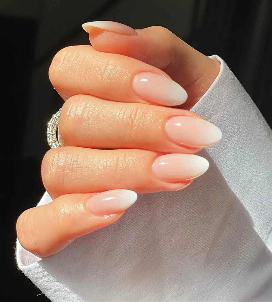 Faux Ongles Nude Dégradé : Manucure Impeccable sans Abîmer vos Mains
