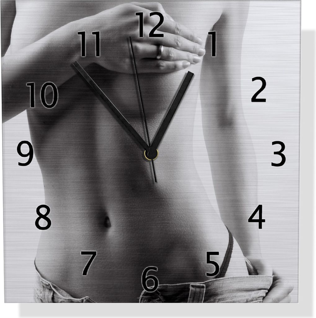 Wallario Design Wanduhr Halbnackte Frau mit Jeans aus Aluverbund, Größe 30 x 30 cm