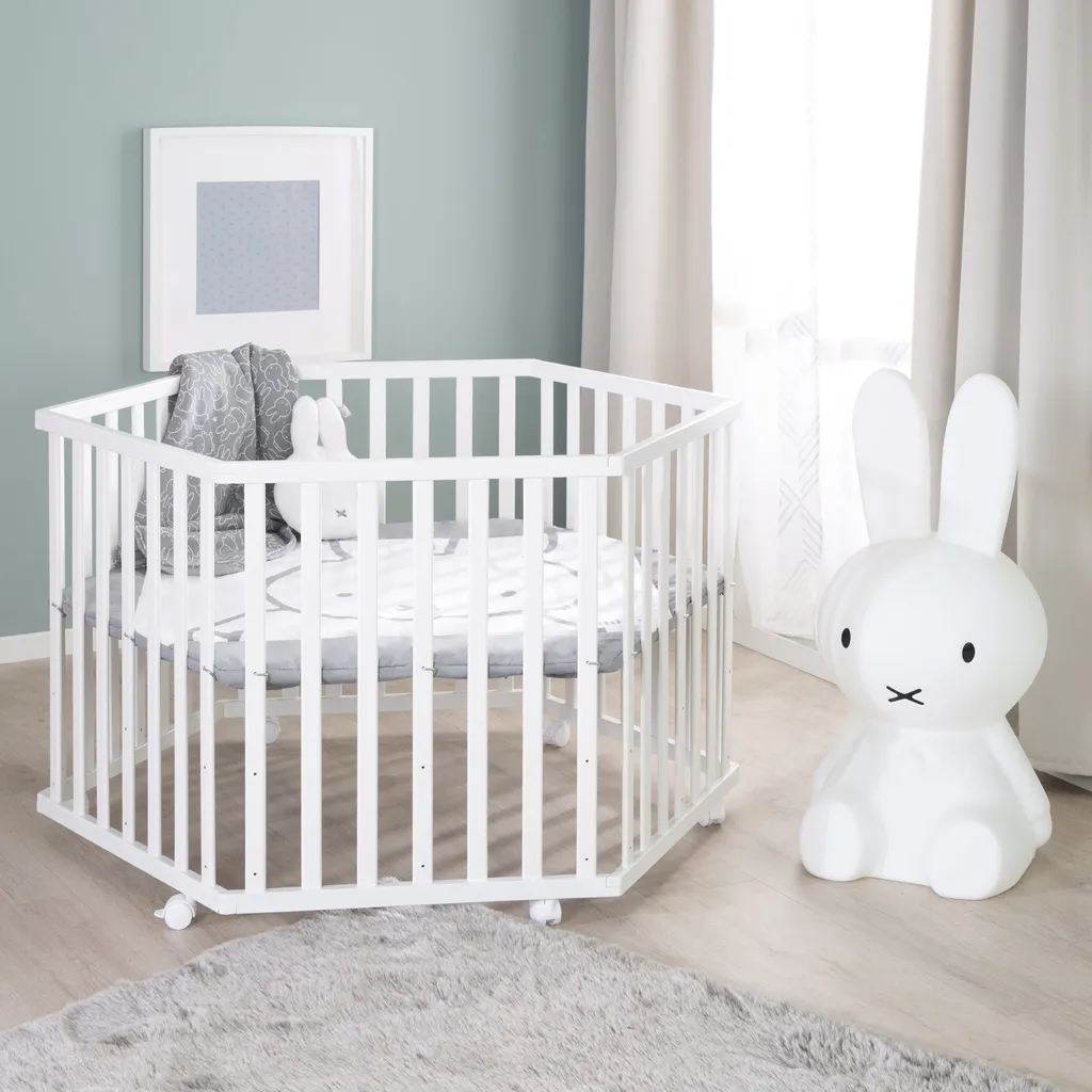 Parc bébé hexagonal blanc roba miffy : sécurité et confort dos préservé - 2